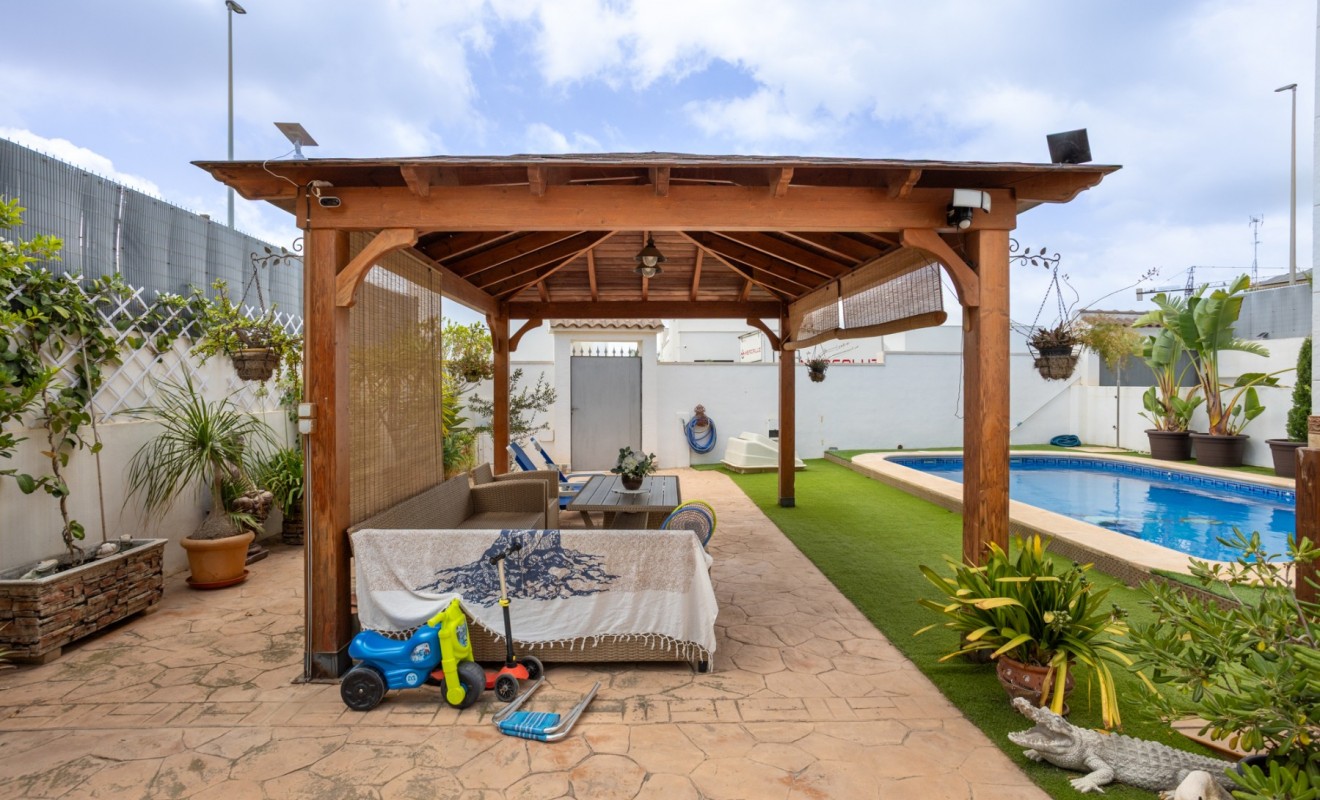 Sale - Detached villa - Los Montesinos - La herrada