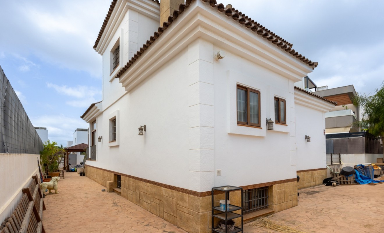 Sale - Detached villa - Los Montesinos - La herrada