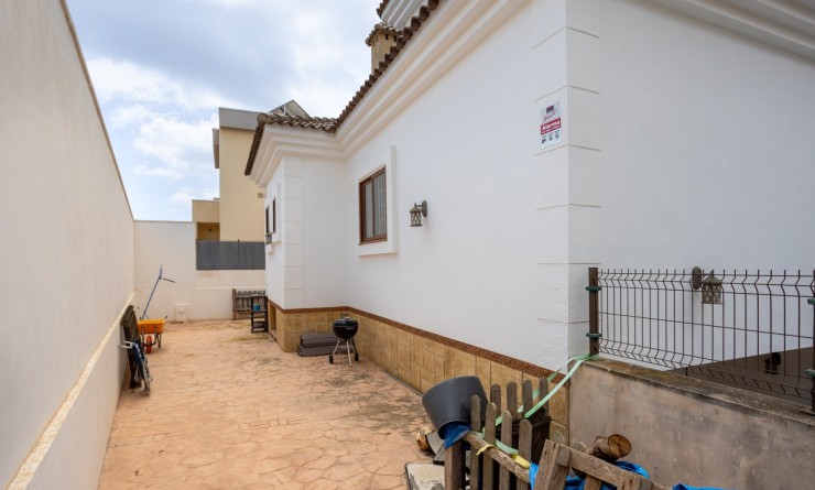 Sale - Detached villa - Los Montesinos - La herrada