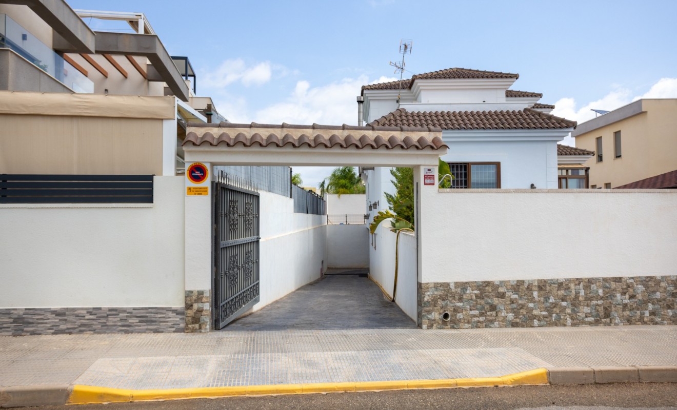 Sale - Detached villa - Los Montesinos - La herrada
