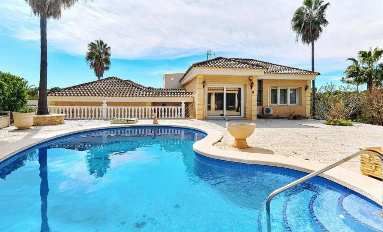 Sale - Detached villa - Campoamor