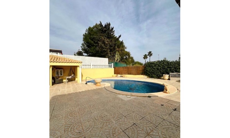 Sale - Detached villa - Campoamor