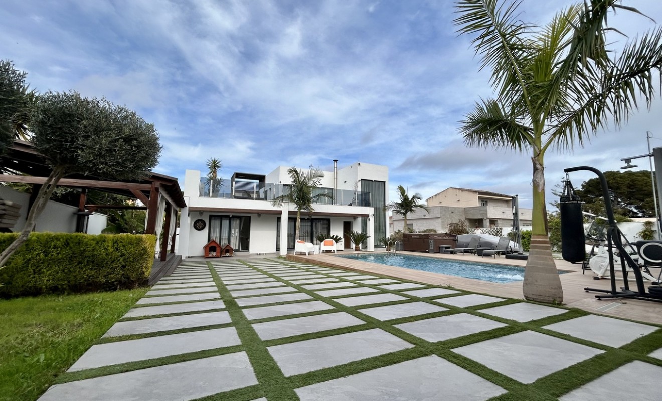 Sale - Villa - Los Balcones