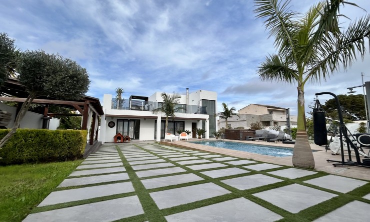 Sale - Villa - Los Balcones