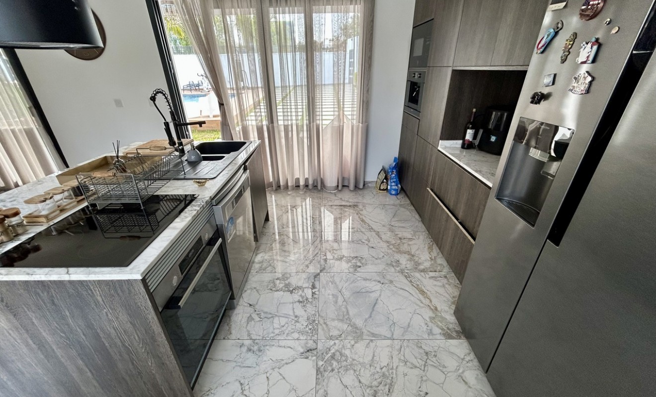 Sale - Villa - Los Balcones