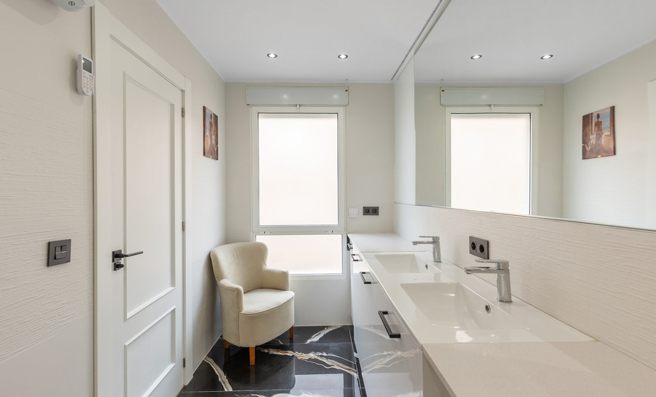 Sale - Apartment / flat - Los Montesinos