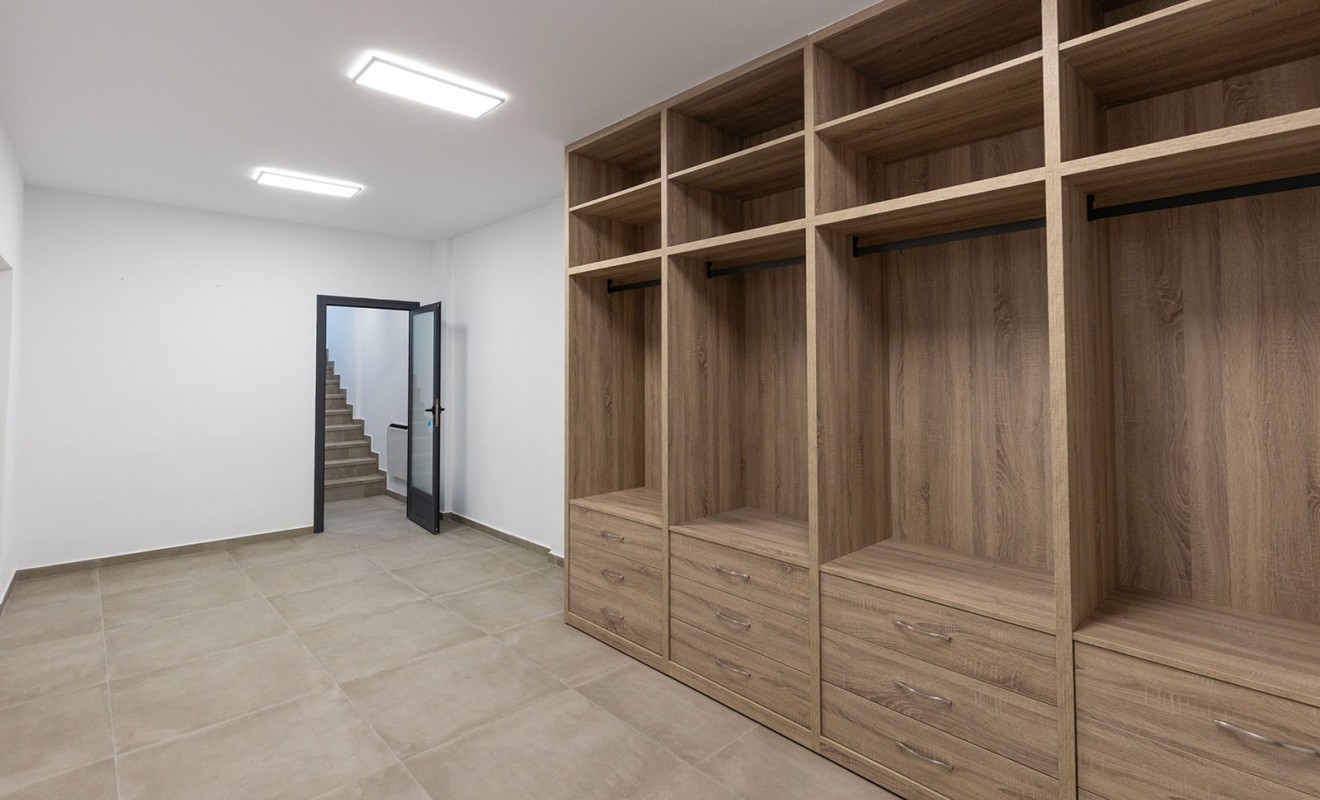 Wederverkoop - House - Dolores