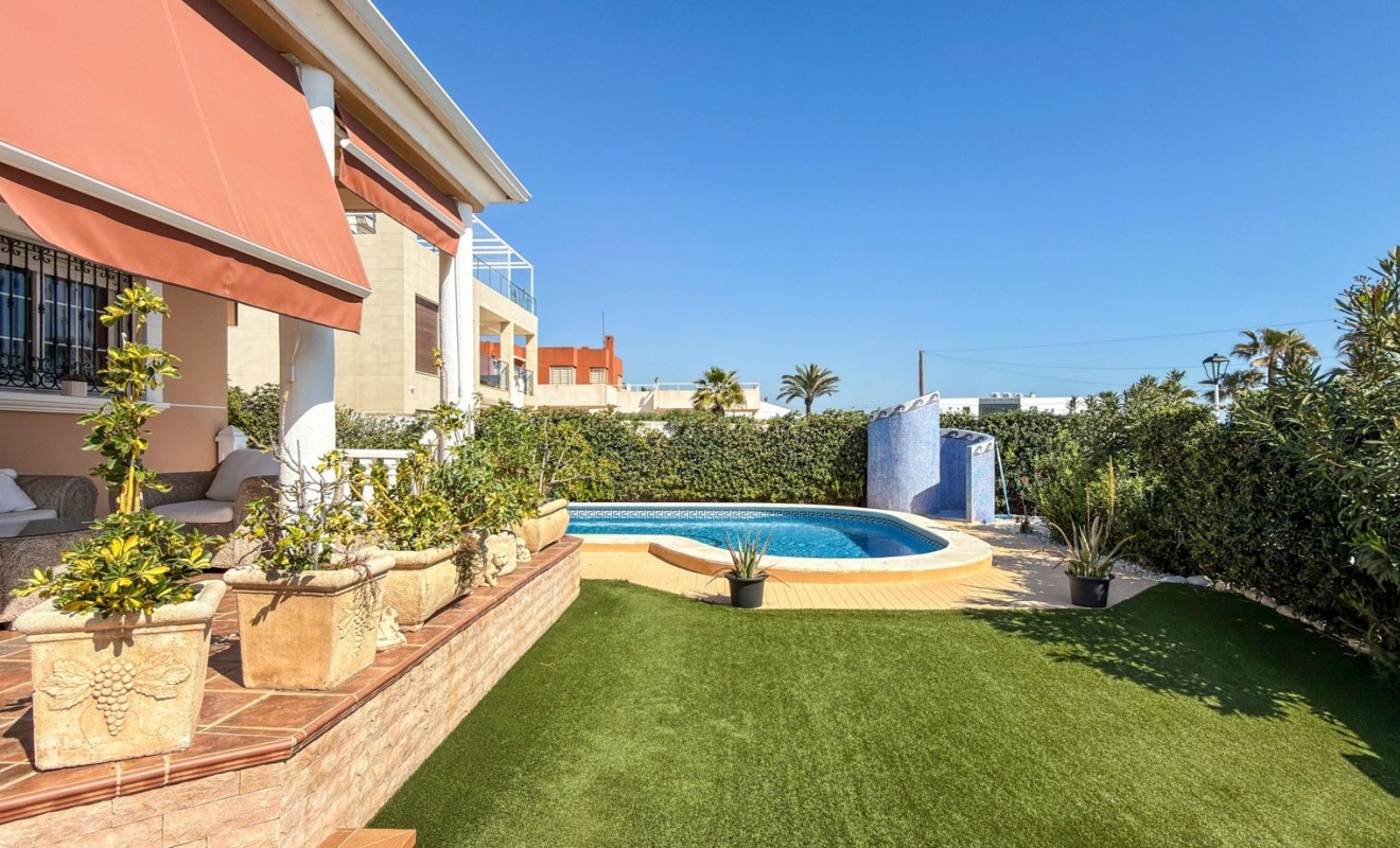 Wederverkoop - Detached villa - Torrevieja - Torrelamata - La Mata