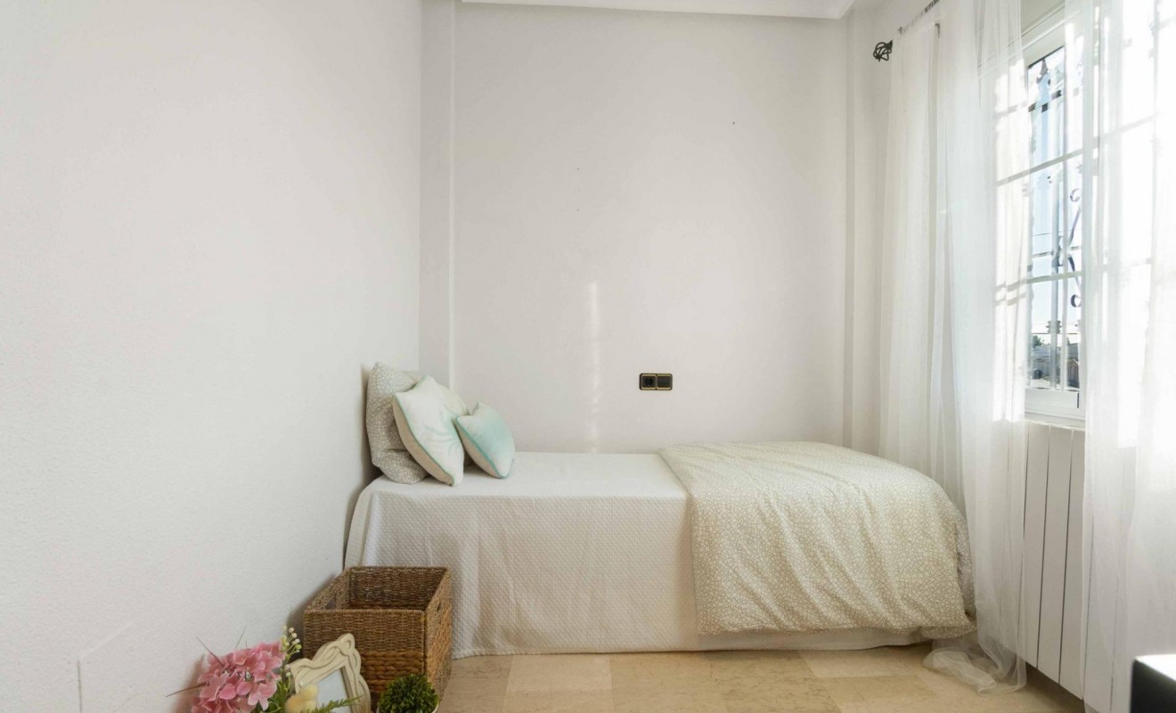 Wederverkoop - House - Orihuela Costa - Los Almendros-La Florida