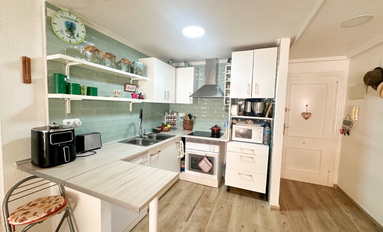 Wederverkoop - Apartment / flat - Torrevieja - Centro