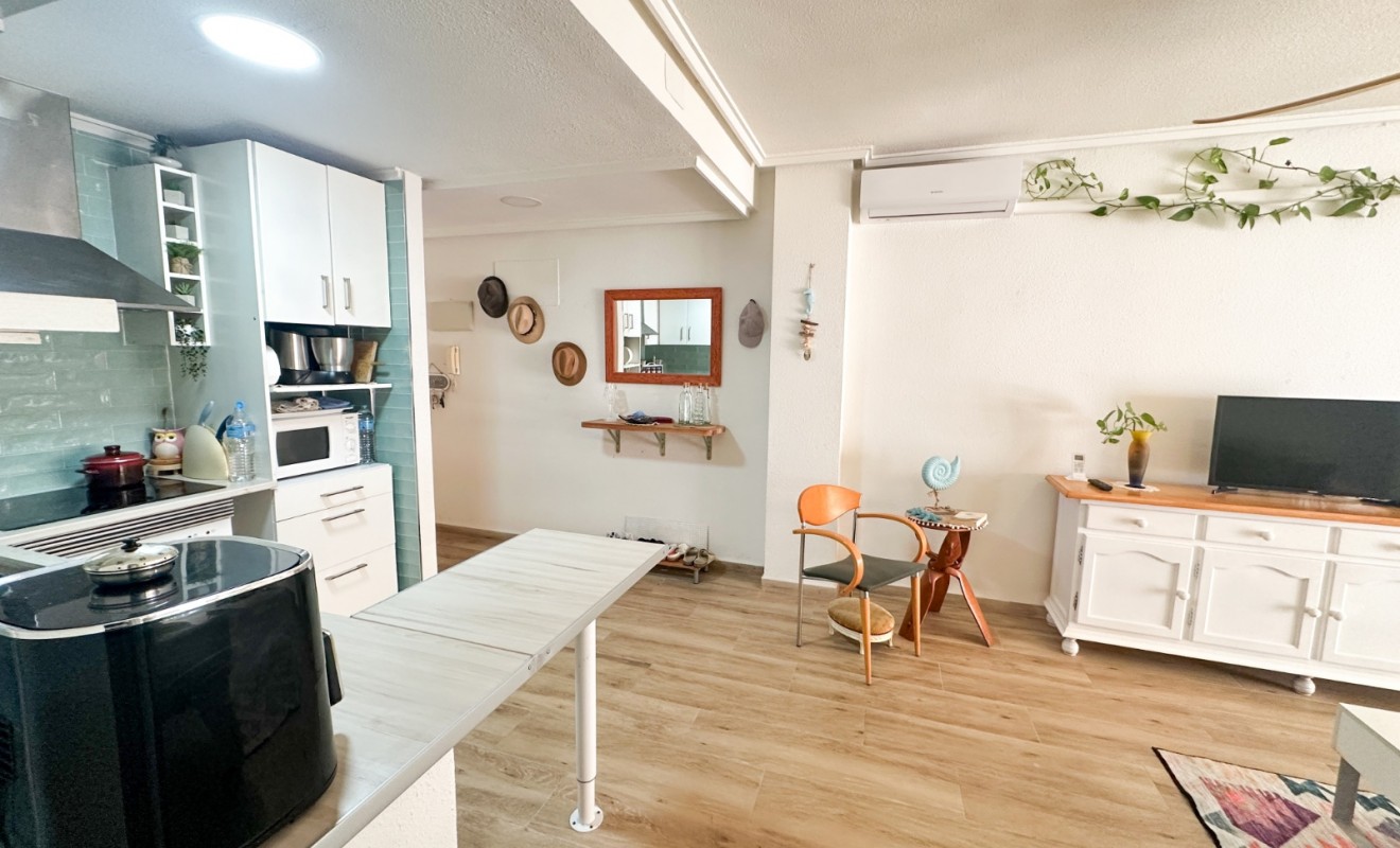 Wederverkoop - Apartment / flat - Torrevieja - Centro