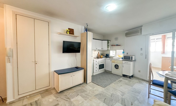 Wederverkoop - Apartment / flat - Torrevieja - Centro