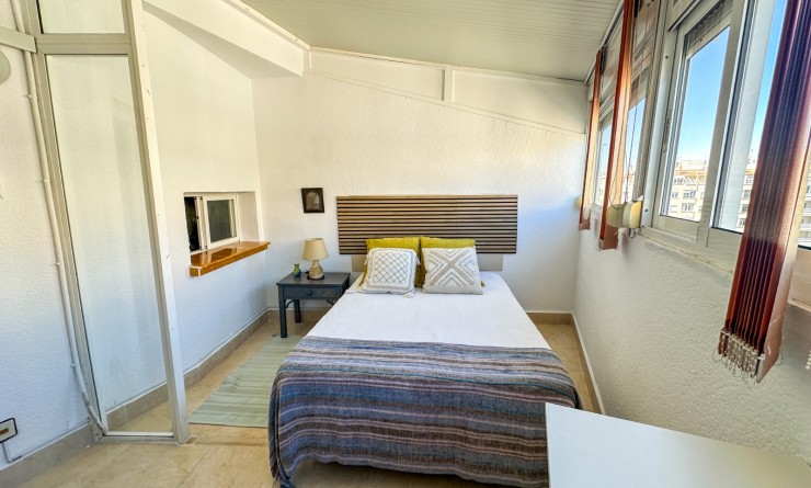 Wederverkoop - Apartment / flat - Torrevieja - Centro