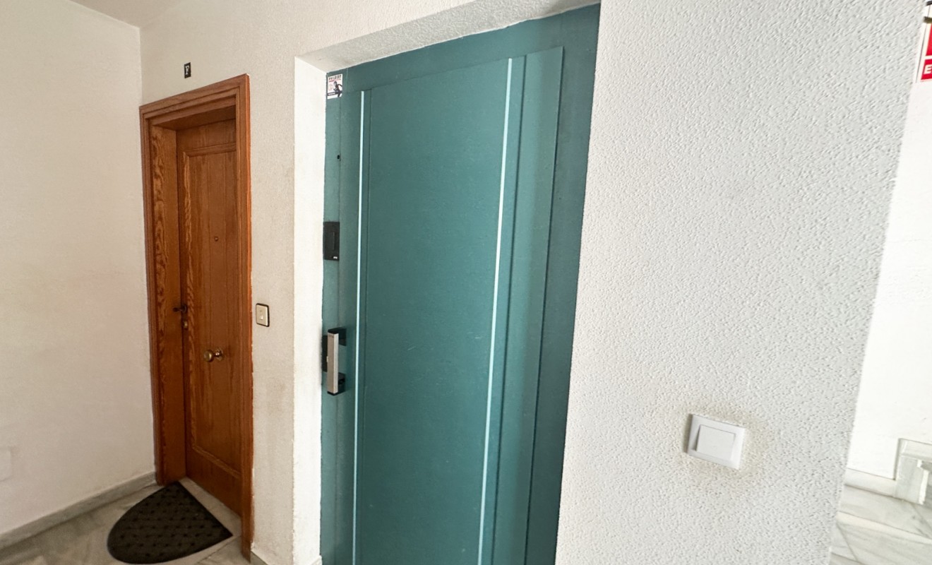 Wederverkoop - Apartment / flat - Torrevieja - Centro