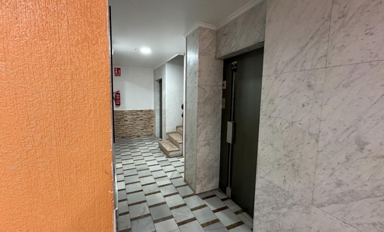 Wederverkoop - Apartment / flat - Torrevieja - El Acequión - Los Náufragos