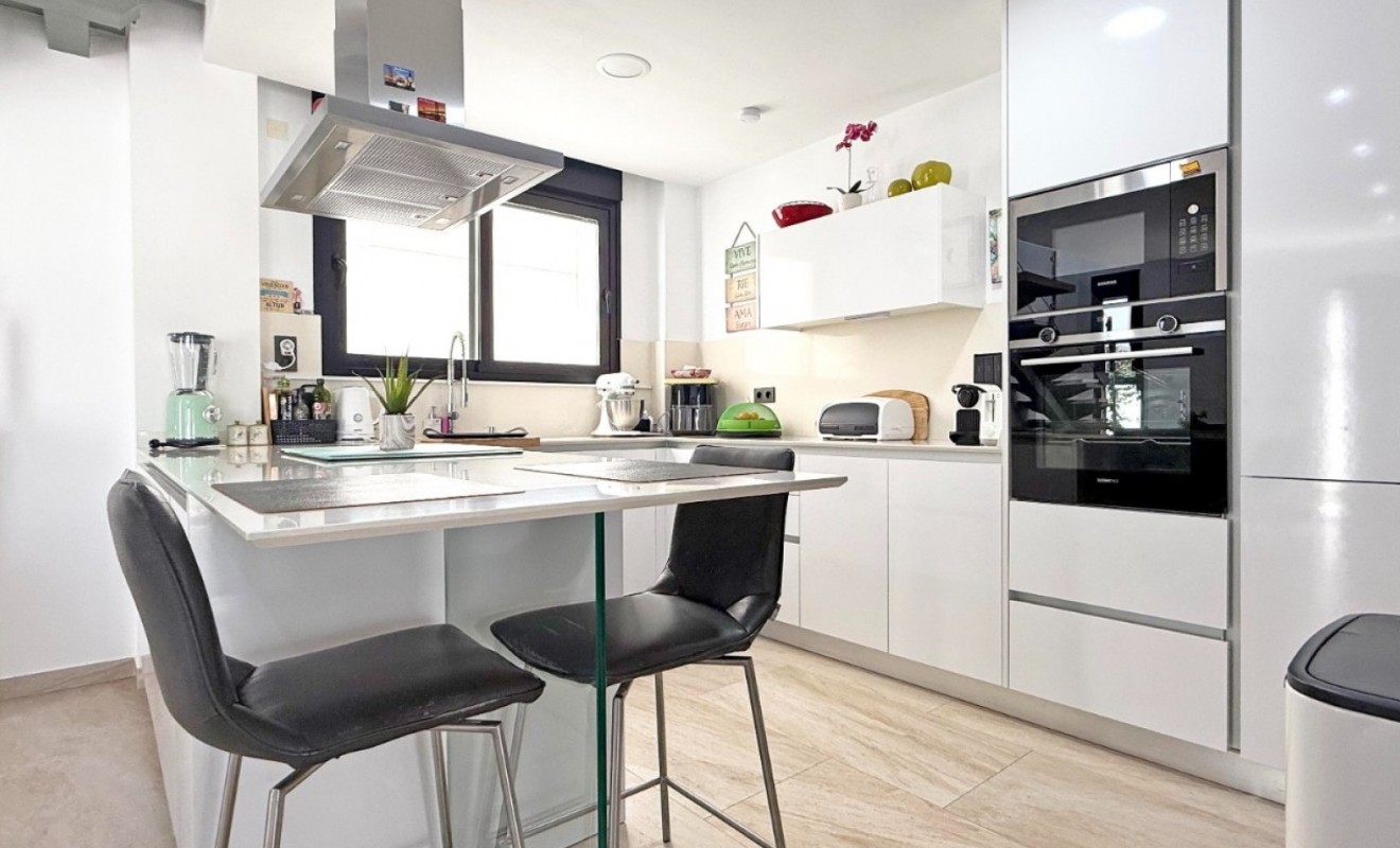 Wederverkoop - Detached villa - Orihuela Costa - Villamartín