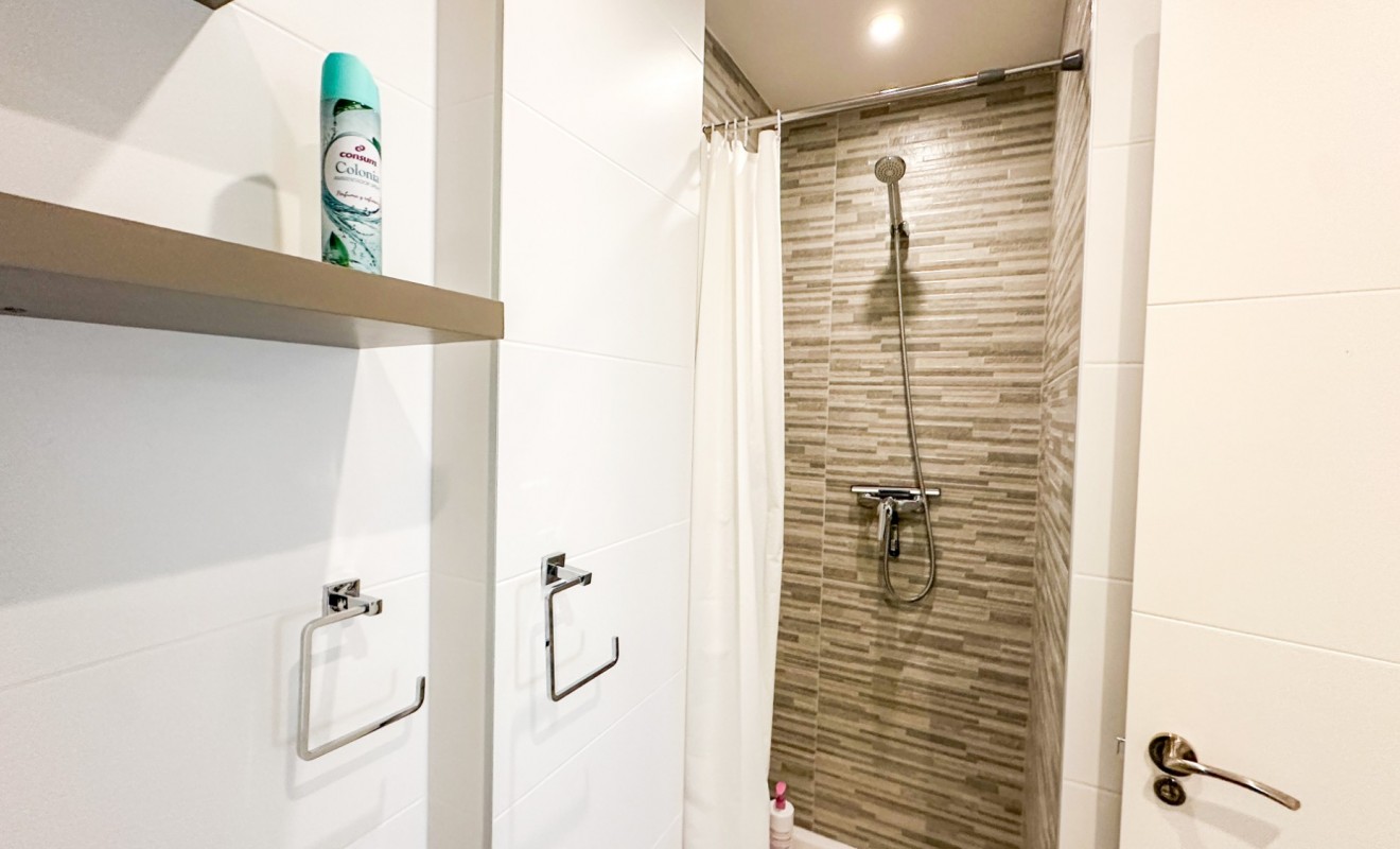 Wederverkoop - Apartment / flat - Orihuela Costa - Los Dolses