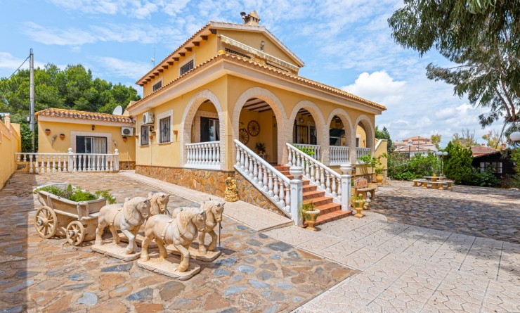 Sale - Villa - Jacarilla