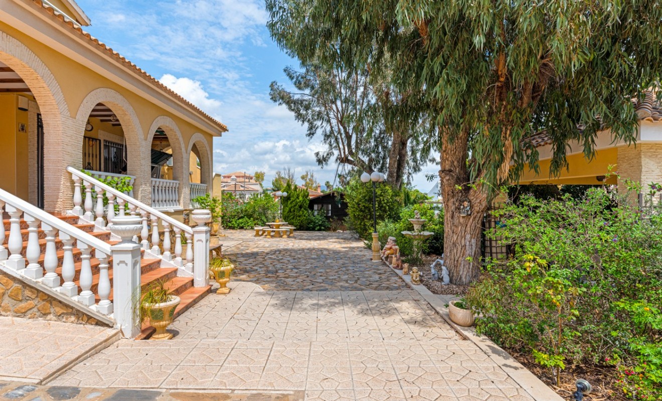 Sale - Villa - Jacarilla