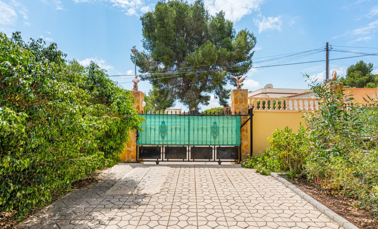 Sale - Villa - Jacarilla
