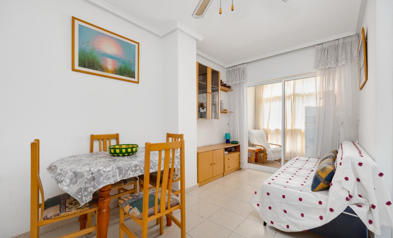 Sale - Apartamento - Torrevieja - Playa del Acequión