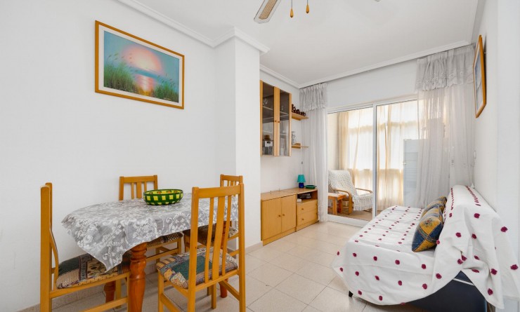 Sale - Apartamento - Torrevieja - Playa del Acequión