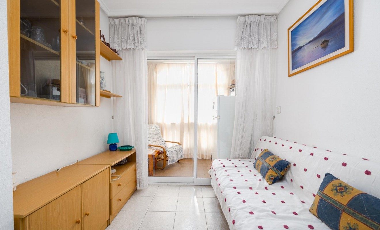 Sale - Apartamento - Torrevieja - Playa del Acequión