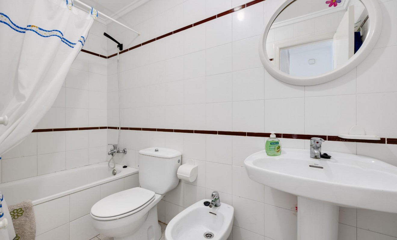 Sale - Apartamento - Torrevieja - Playa del Acequión