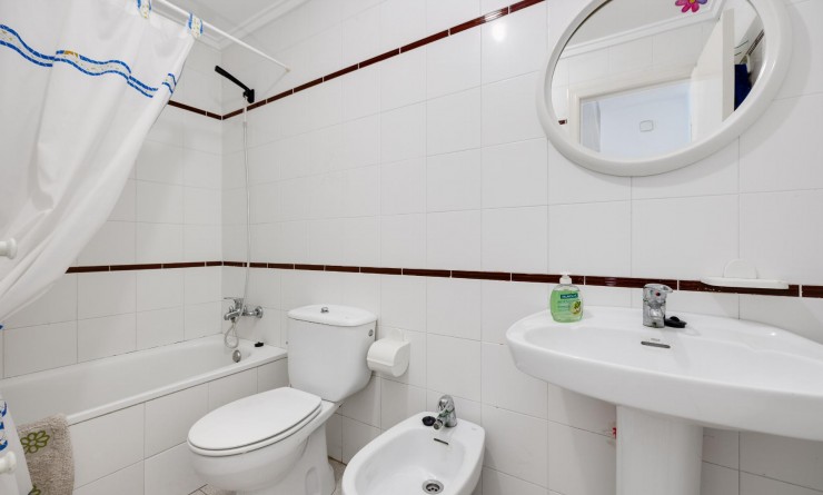 Sale - Apartamento - Torrevieja - Playa del Acequión