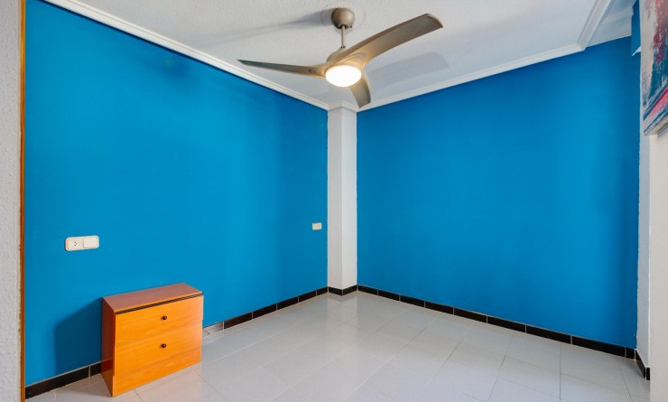 Sale - Apartamento - Torrevieja - Playa de Los Locos-Curva del Palangre