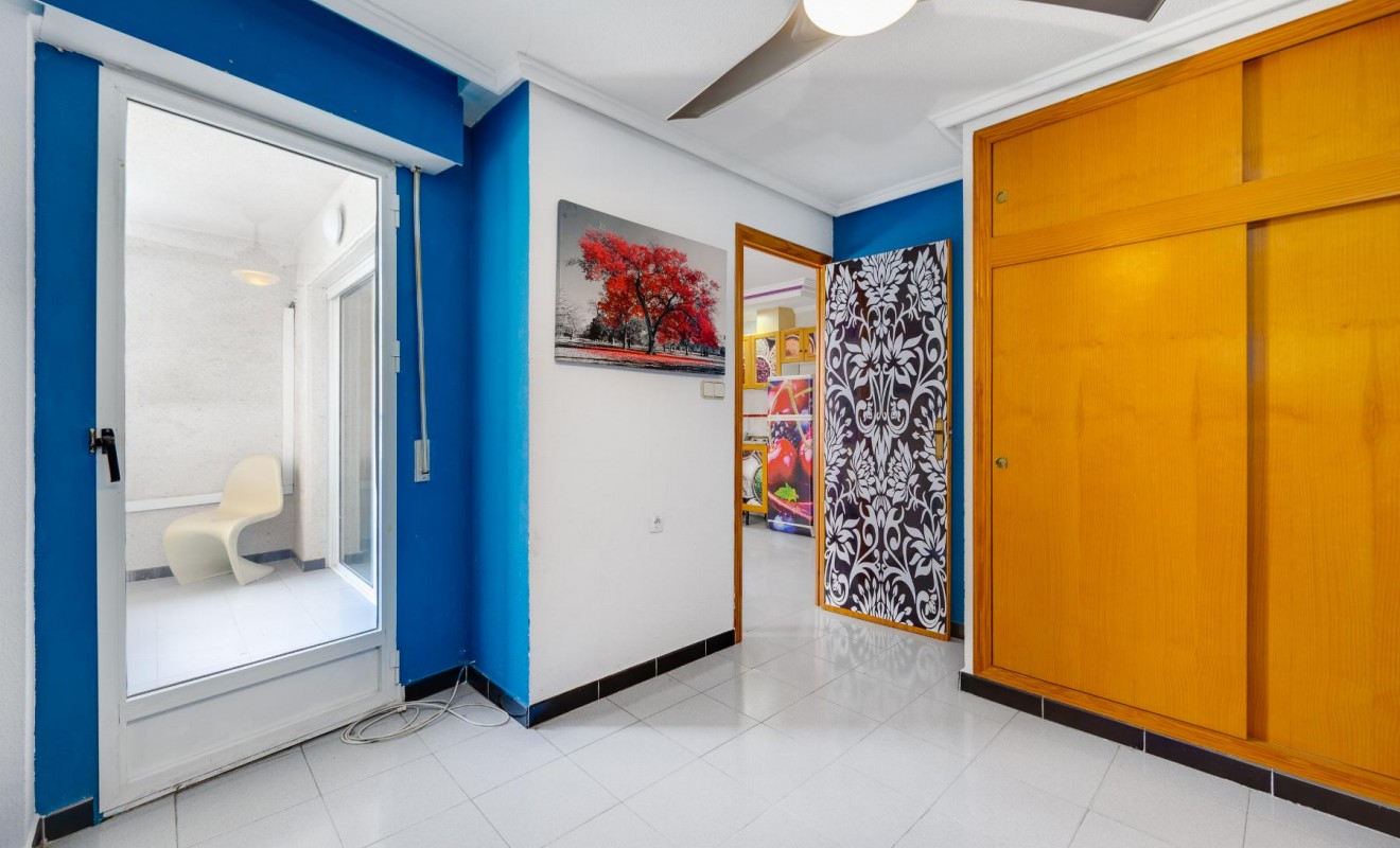 Sale - Apartamento - Torrevieja - Playa de Los Locos-Curva del Palangre