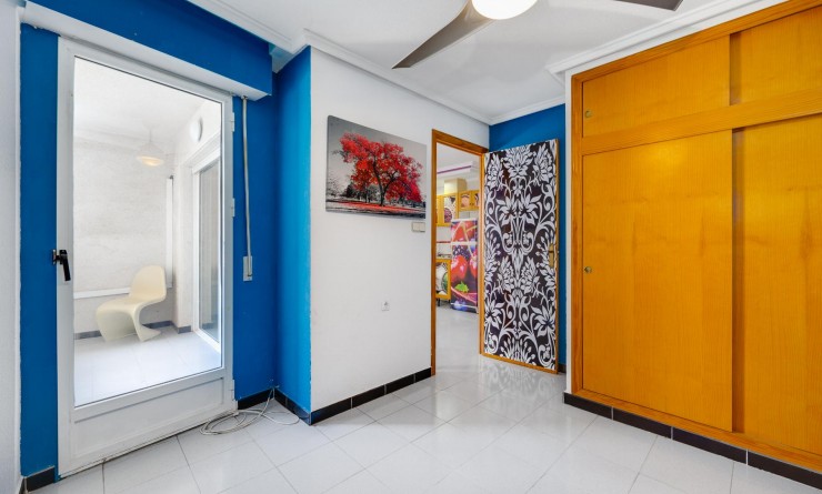 Sale - Apartamento - Torrevieja - Playa de Los Locos-Curva del Palangre