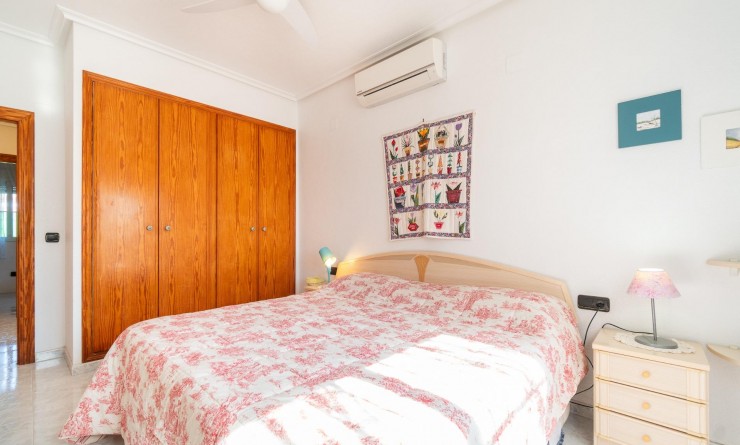 Wederverkoop - Villa - Orihuela Costa - La Zenia