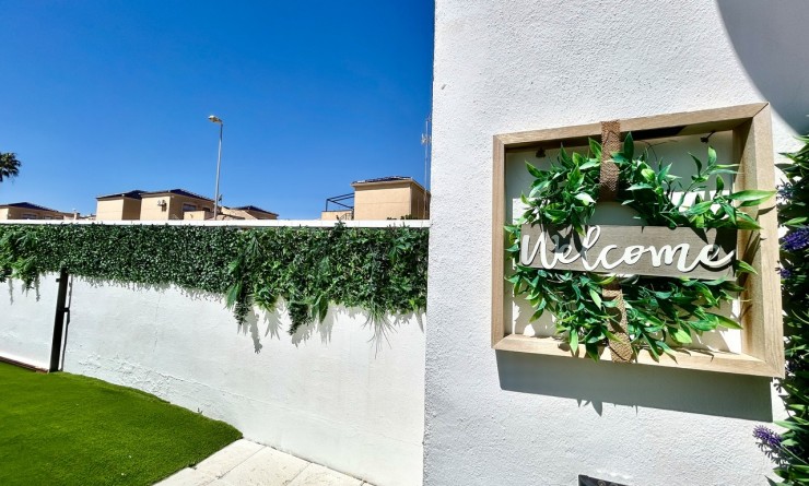 Sale - Townhouse - Punta Prima