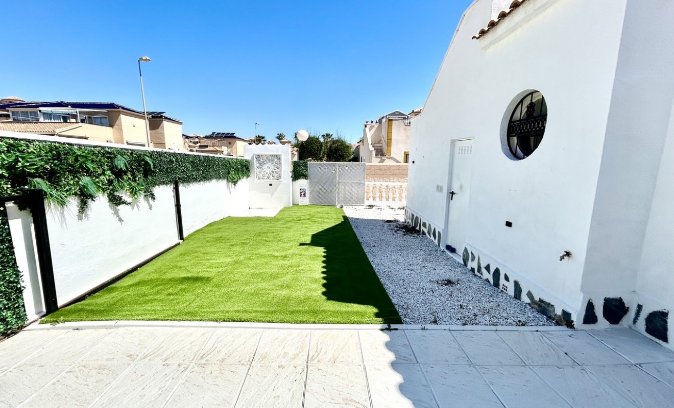 Sale - Townhouse - Punta Prima