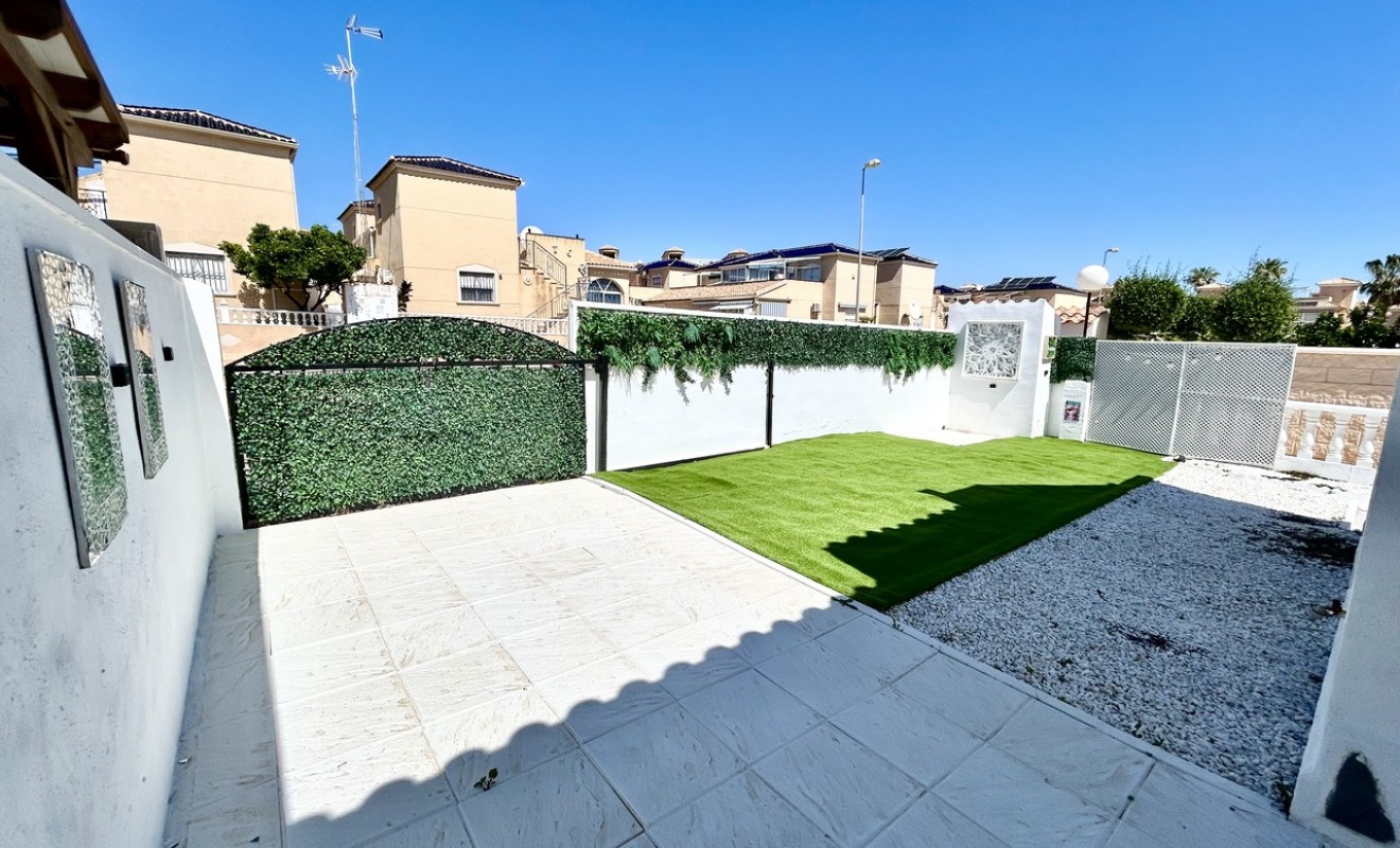 Sale - Townhouse - Punta Prima