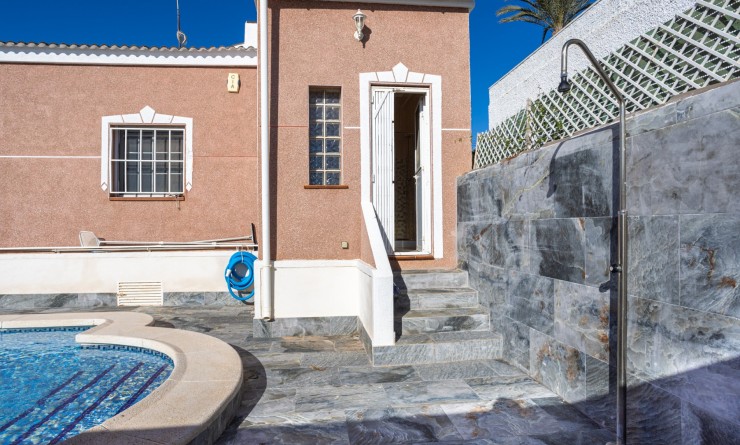 Wederverkoop - Detached villa - Torrevieja - Urbanización San Luis