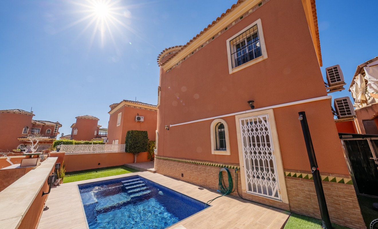 Wederverkoop - Villa - Playa Flamenca - Sportcentre