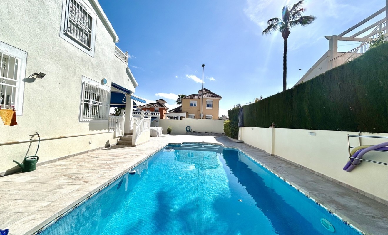 Sale - Villa - Pinar de Campoverde