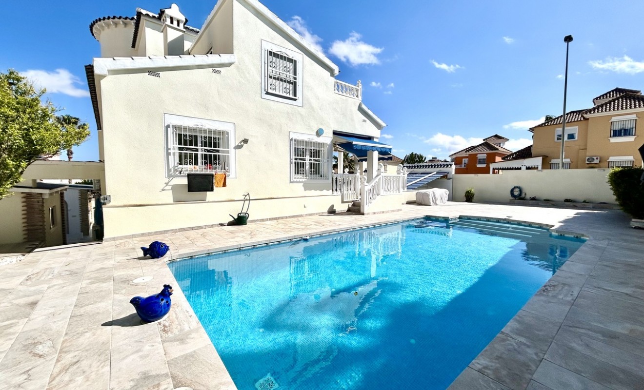 Sale - Villa - Pinar de Campoverde
