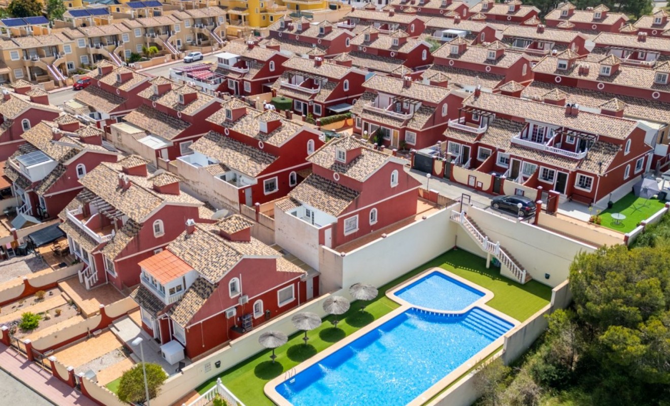 Sale - Detached villa - Orihuela Costa - Villamartín