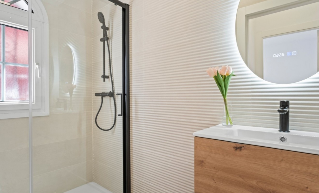 Sale - Detached villa - Orihuela Costa - Villamartín