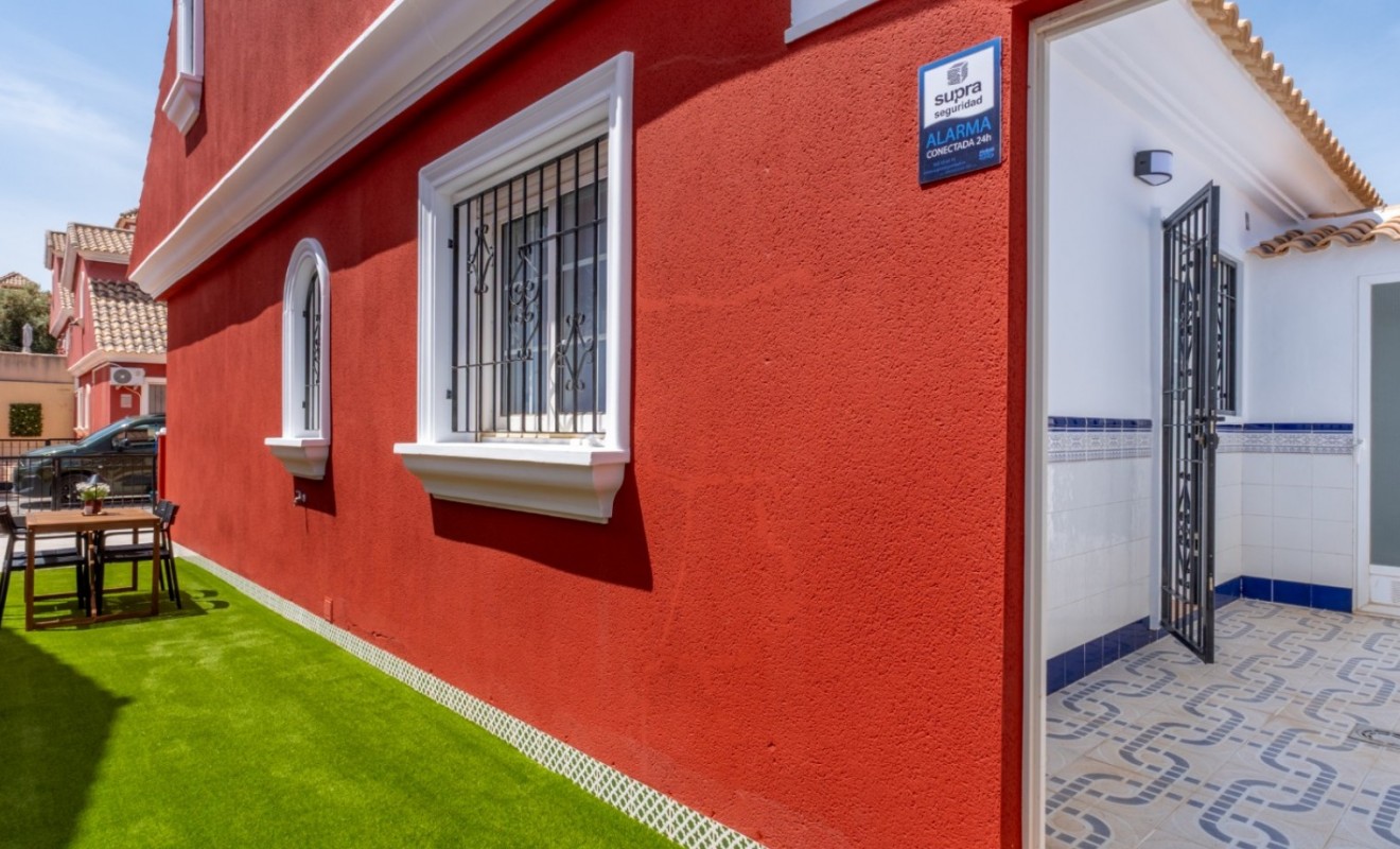 Sale - Detached villa - Orihuela Costa - Villamartín