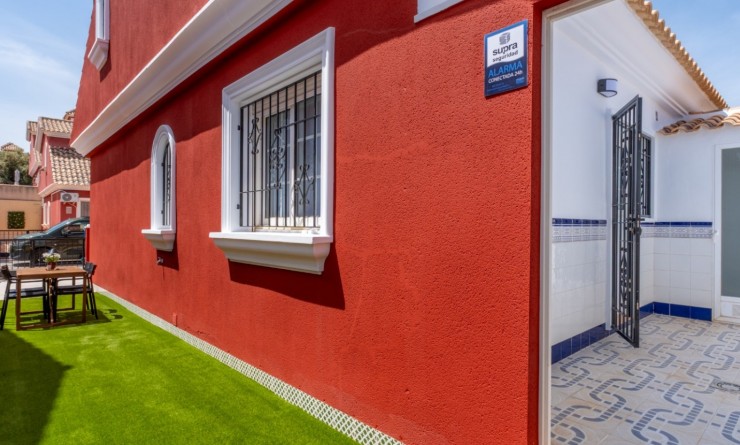 Sale - Detached villa - Orihuela Costa - Villamartín