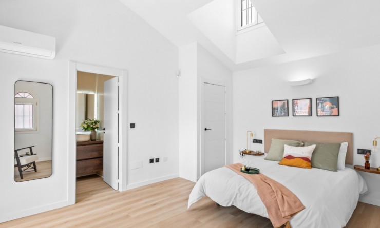Sale - Detached villa - Orihuela Costa - Villamartín