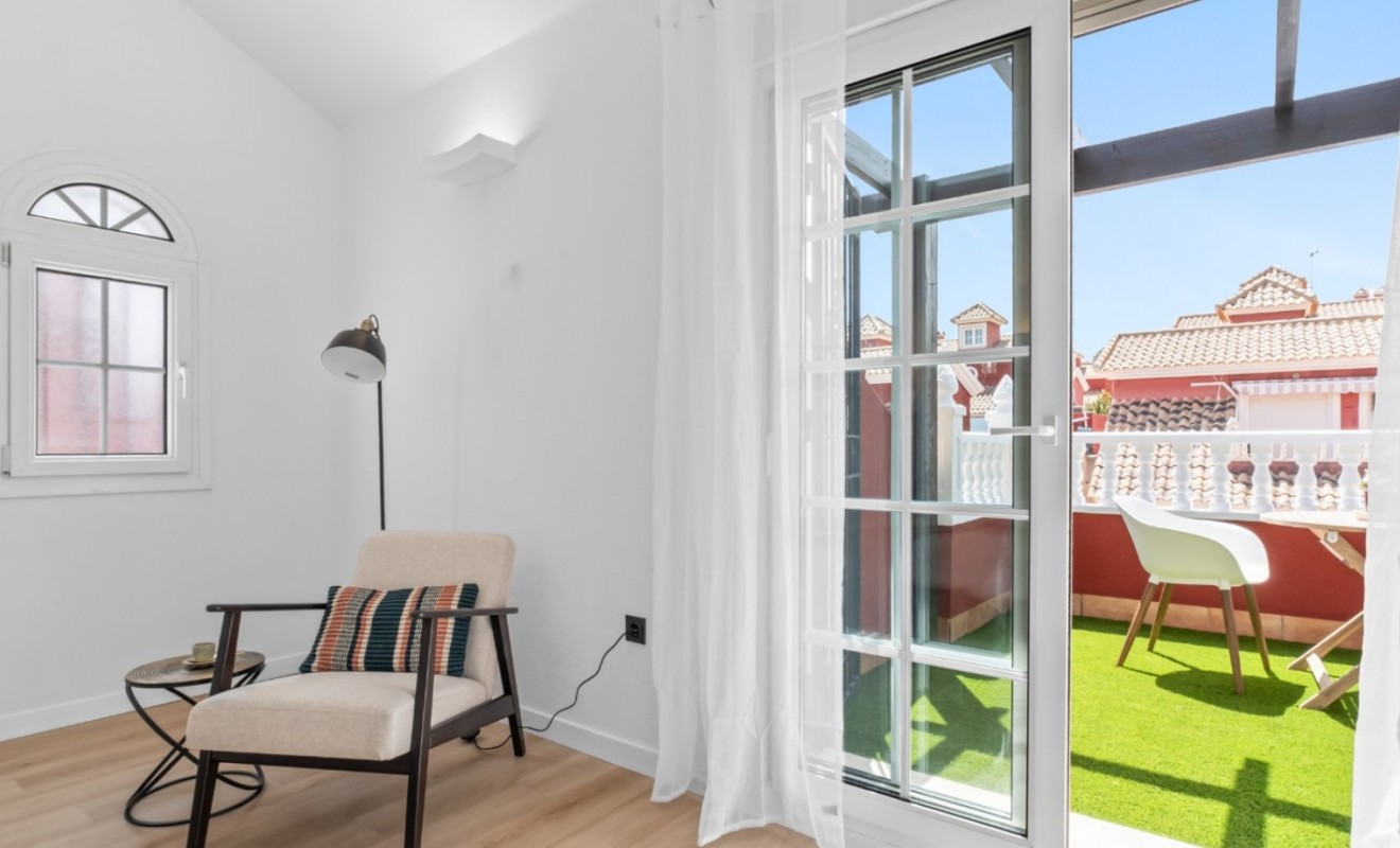 Sale - Detached villa - Orihuela Costa - Villamartín