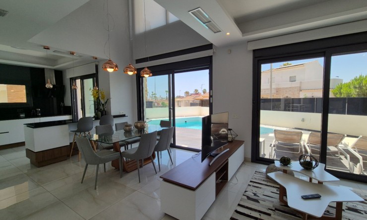 Sale - Villa - Torrevieja - Costa Blanca Sur