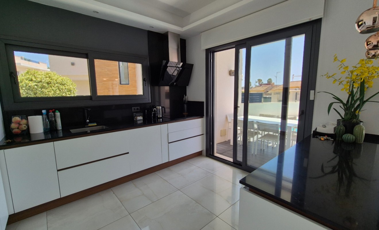 Sale - Villa - Torrevieja - Costa Blanca Sur