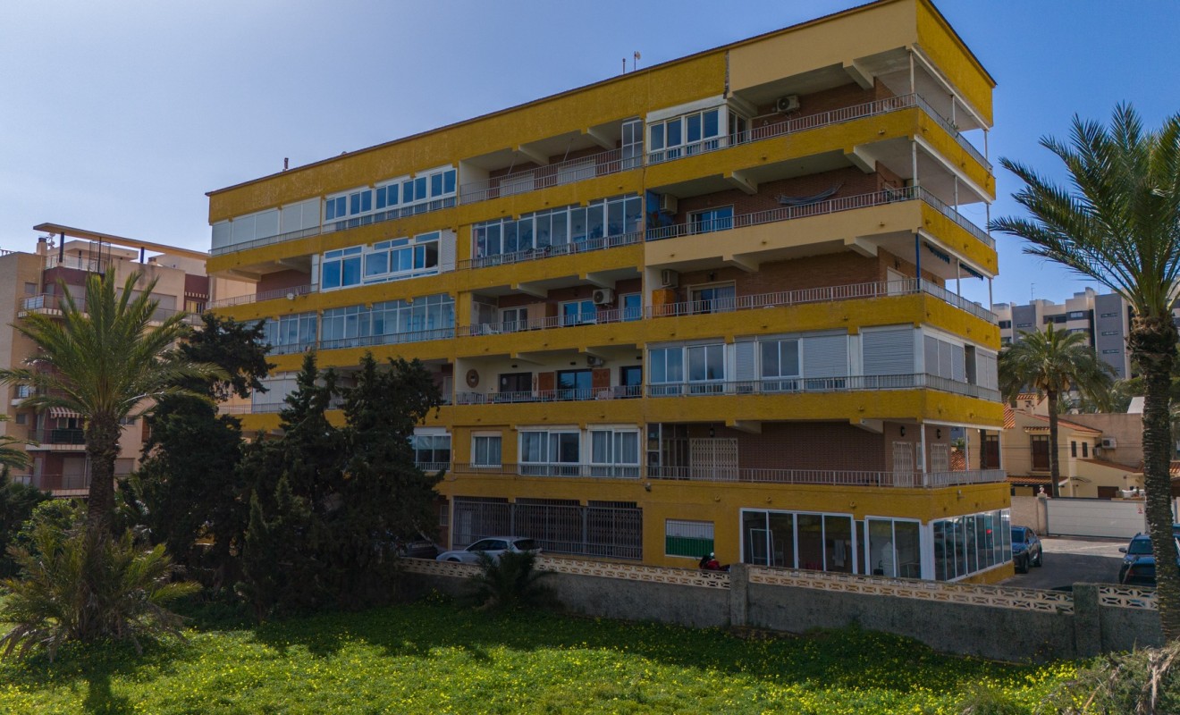 Wederverkoop - Apartment / flat - Orihuela Costa - Punta Prima