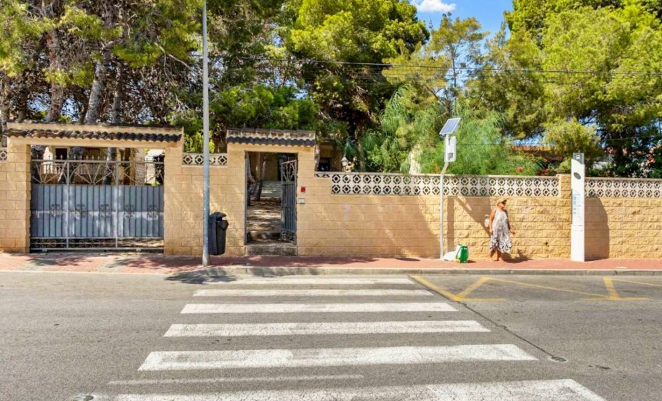 Wederverkoop - Detached villa - Torrevieja - Los Balcones - Los Altos del Edén